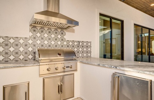 Allandale House | New Modern Luxury! | Pool/Spa | Casita l Close to Downtown l 9 Beds
