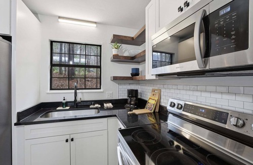 McDonald Cottage | NEW! Modern McDonald Ranch Serene Wooded Escape