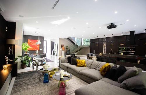 Melrose House | NEW Modern Oasis off Melrose - Rooftop - Pool