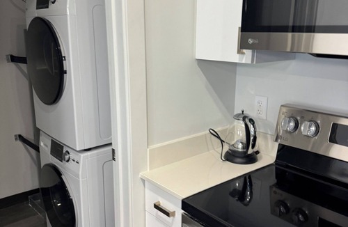 Liberty Wells Apartment | New Modern One-Bedroom Apartment @500 Parkview