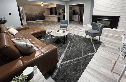 Visalia House | New! Modern Poolside Getaway