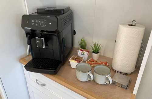 Belmont Apartment | New, modern quiet private studio