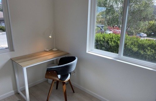 Belmont Apartment | New, modern quiet private studio