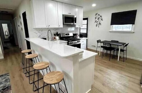 Piscataway House | New Modern Ranch Close to it All