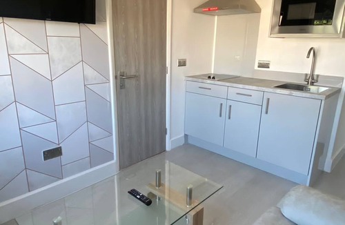 Oxford Apartment | New Modern Refurbished Luxe Apartment + Free Parking