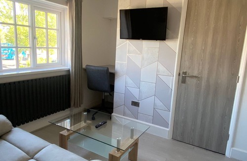 Oxford Apartment | New Modern Refurbished Luxe Apartment + Free Parking