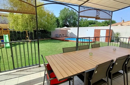 Camaret-sur-Aigues Villa | New modern single-storey air-conditioned villa with swimming pool and playground