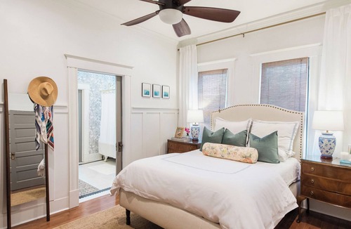 Fairmount House | NEW Modern Style Bungalow minutes walk to Magnolia