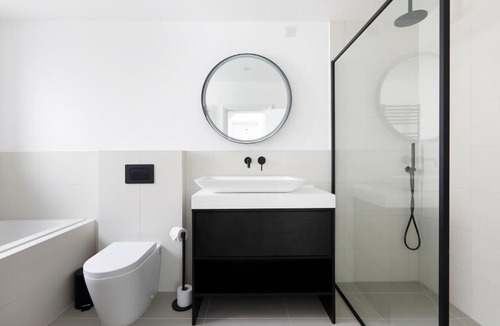 Hove House | *NEW* Modern stylish 4 bedroom home with parking**