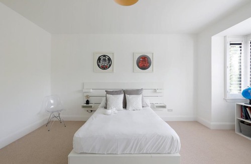 Hove House | *NEW* Modern stylish 4 bedroom home with parking**