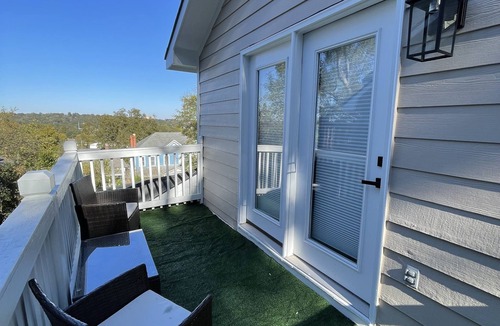 Macon House | New Modern Townhome Downtown- 3Levels