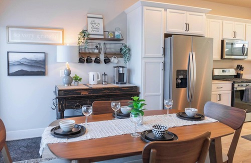 Billings Ski Chalet | New modern Townhome with Hot Tub