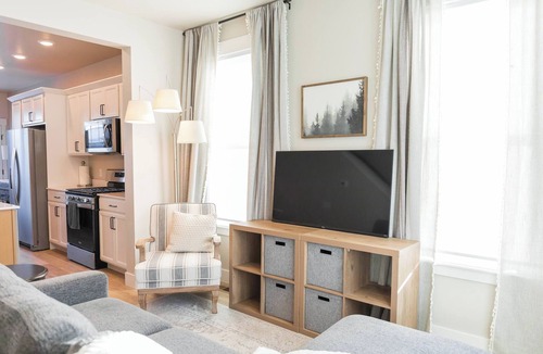 Billings Ski Chalet | New modern Townhome with Hot Tub