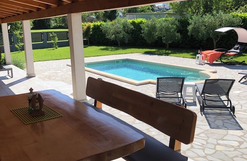 Pula House | New, modern vacation home* Close to the sea - quiet location with pool - pure nature