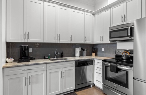 Historic Ybor Apartment | NEW! Mojito Manor | Vibrant Ybor Studio on 7th Ave