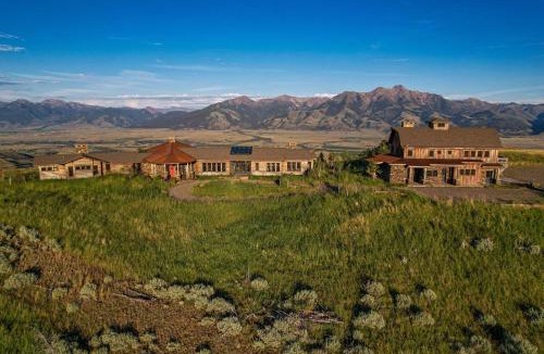 Emigrant House | New Moon Lodge