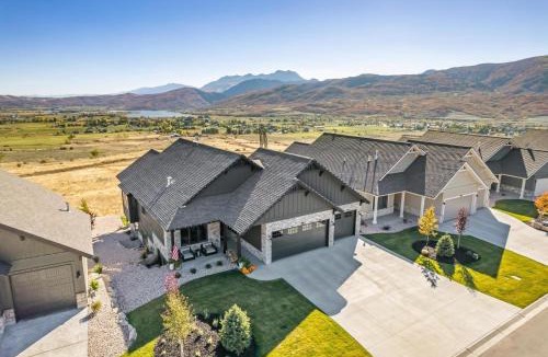 Eden House | New Mountain Luxury and Wellness Retreat Full Home