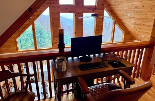 Whittier Cabin | NEW - Mountain Retreat with Amazing Views + Hot Tub + Pets welcome + Firepit