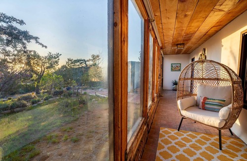 Santa Fe House | NEW! Mountain views, arcade, hot tub, 3000sqft