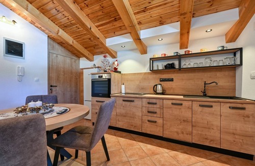 Jasenak Apartment | New mountain villa with pool, barbecue and outdoor activities