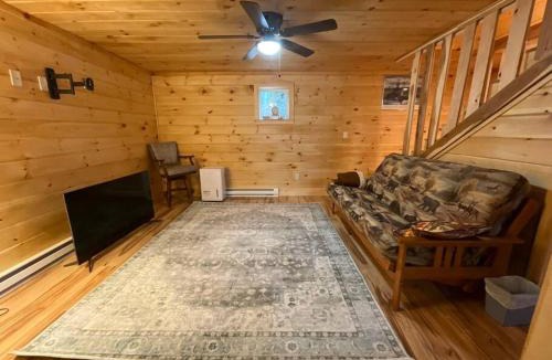 Alexandria House | New mountainside log cabin