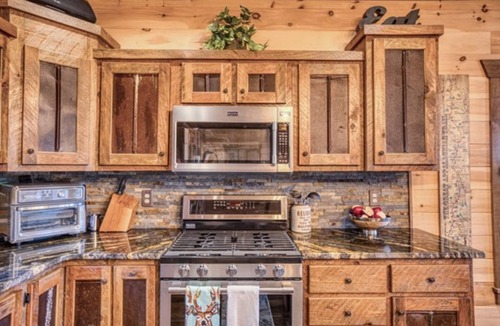 Cherry Log House | New! Mtn Views, pool table, fire pit