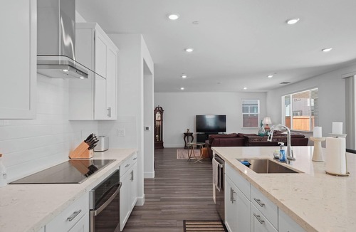 Sacramento House | New Natomas Retreat, Close to Airport & Downtown