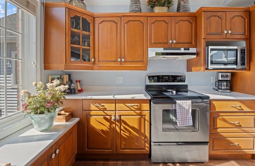 Historic Old Town House | NEW! Niagara Riverview, Backs onto River