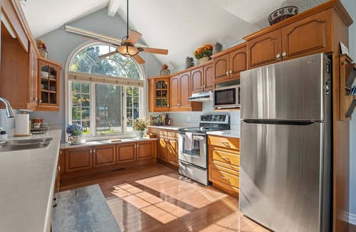 Historic Old Town House | NEW! Niagara Riverview, Backs onto River