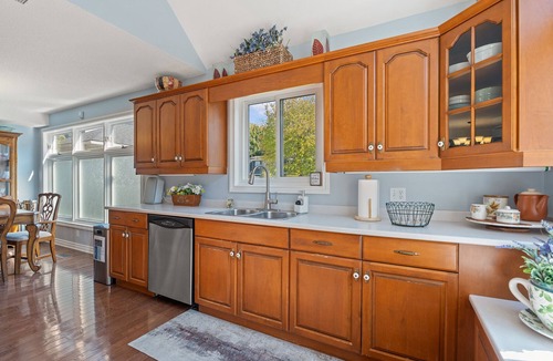 Historic Old Town House | NEW! Niagara Riverview, Backs onto River