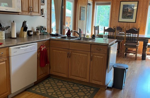 Lester Beach Cabin | NEW NIRVANA RENTALS LISITING*Stay 2 days get 2 days free*Cottage with Hot Tub