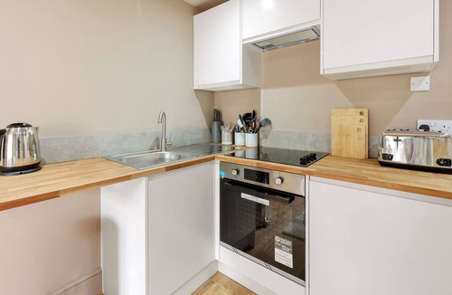 St. George's Apartment | New North Camden Garden Flat