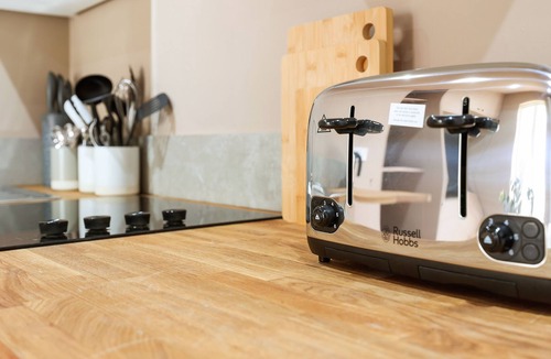 St. George's Apartment | New North Camden Garden Flat