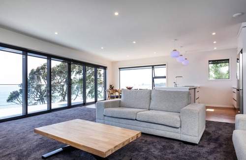 Oakura House | NEW! Oakura Beach Front Apt #2