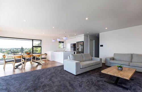 Oakura House | NEW! Oakura Beach Front Apt #2