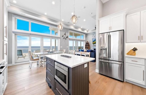 North Beach Haven House | New Oceanfront in Peahala Park . Sleeps 11 .