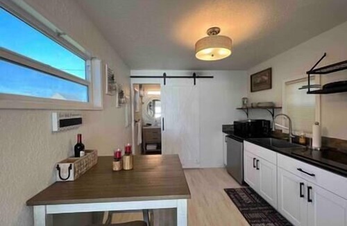 Bayshore House | New! Oceanfront Romantic Retreat/Outdoor Jacuzzi