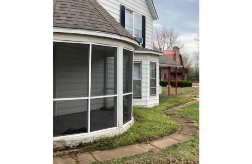 Farmington House | NEW! Original Farm House w/pool and tons of charm