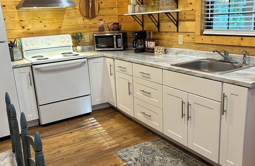 Broken Bow Cabin | NEW Owner! Cottage by Lock & Key Cabins, Broken Bow, OK