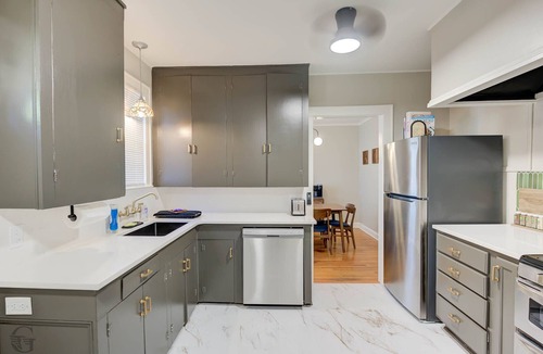 Highland Historic District House | New owner special! Cute, clean, and comfy Highland charmer.