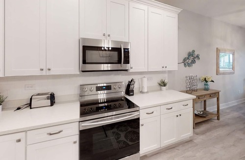 El Centro Beach House | NEW PCB HOUSE Close to Beach BBQ Grill, Neighborhood Pool, Free Golf Daily!