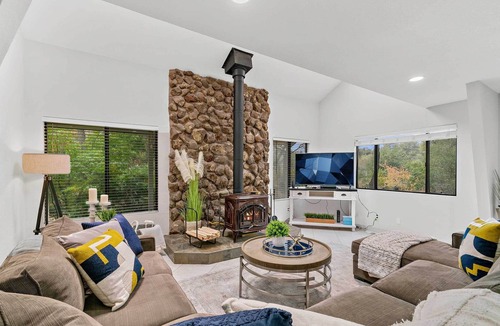 Loomis House | NEW! Peaceful Home on Acreage, Walk to Folsom Lake