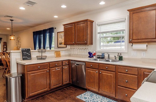 Brenham House | New! Pecan Hide Out is a rustic home with fire pit and tree house!