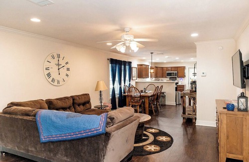 Brenham House | New! Pecan Hide Out is a rustic home with fire pit and tree house!