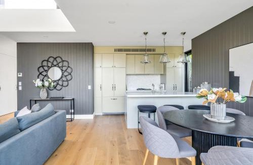 Collaroy Apartment | New Penthouse with Ocean & Golf Course Views