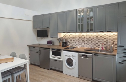 Locronan Cottage | New! Penty Breton Locronan