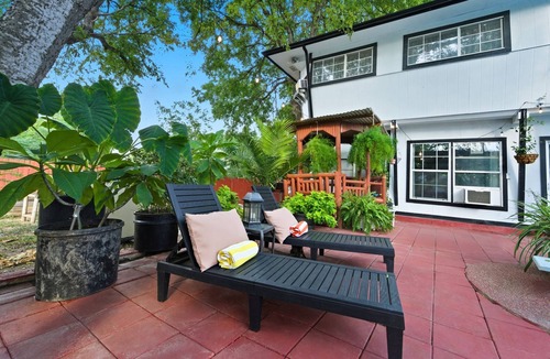 Heritage House | New! Pool, Continental B'fast, 3 mi to Sea World!