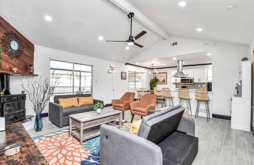 Clodine House | NEW Pool House Retreat Houston China Town