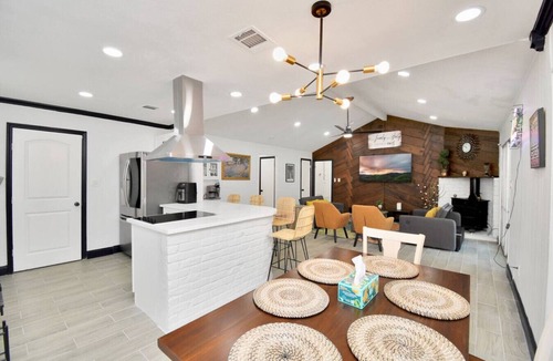 Clodine House | NEW Pool House Retreat Houston China Town