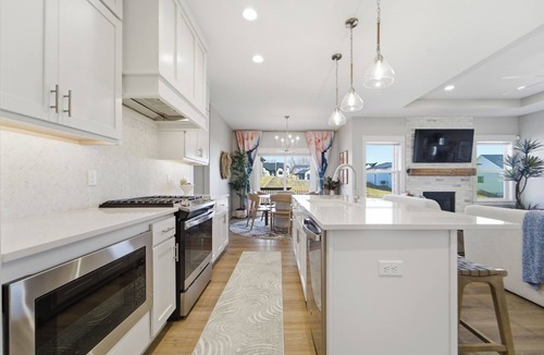 Waukee House | NEW POOL! Includes sauna, hot tub, exercise room. Sleeps 14; 3 full baths.